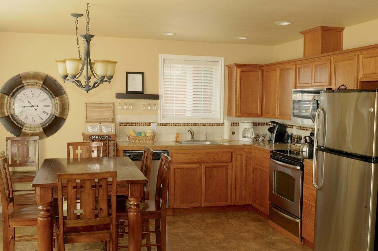 Collins Inn & Seaside Cottages (Adults Only) Ocean Shores Esterno foto