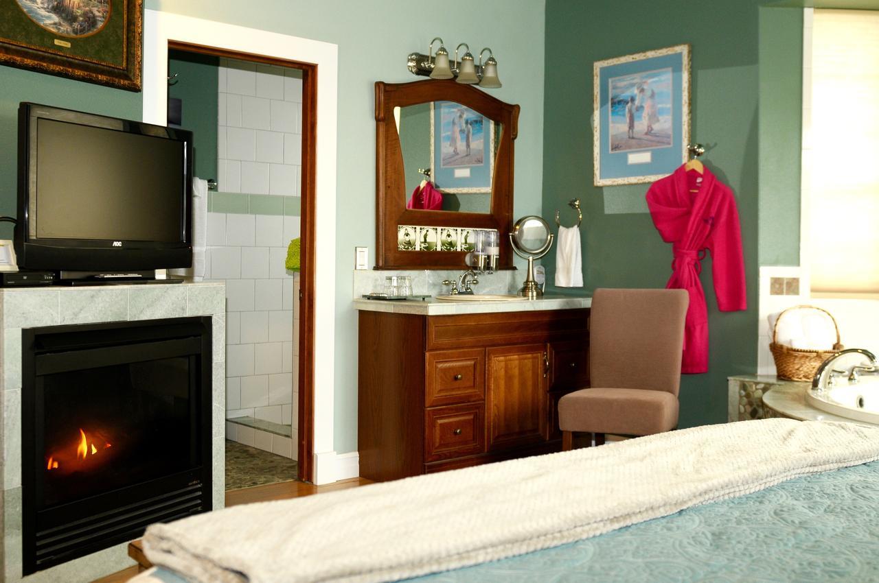 Collins Inn & Seaside Cottages (Adults Only) Ocean Shores Esterno foto