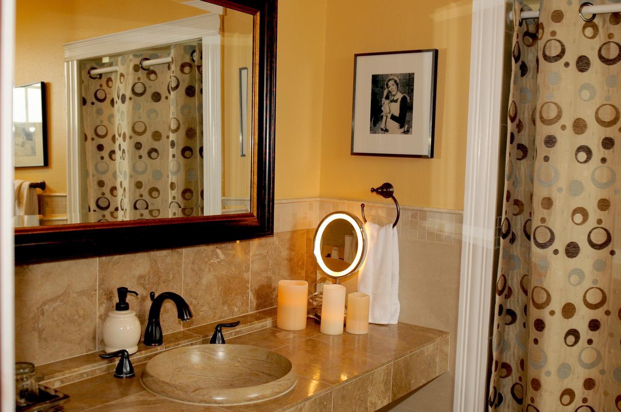Collins Inn & Seaside Cottages (Adults Only) Ocean Shores Esterno foto