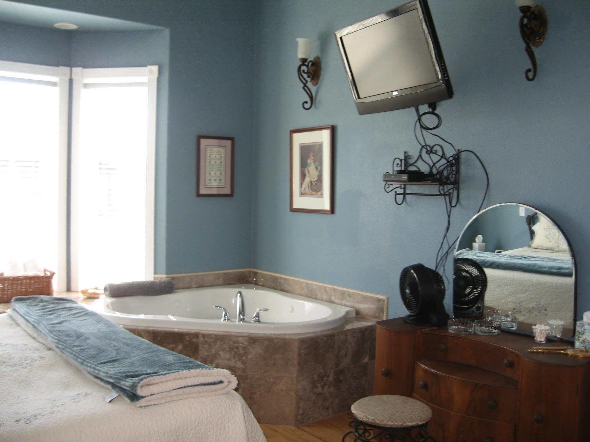 Collins Inn & Seaside Cottages (Adults Only) Ocean Shores Esterno foto