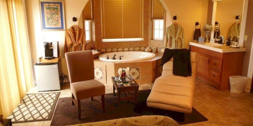 Collins Inn & Seaside Cottages (Adults Only) Ocean Shores Esterno foto